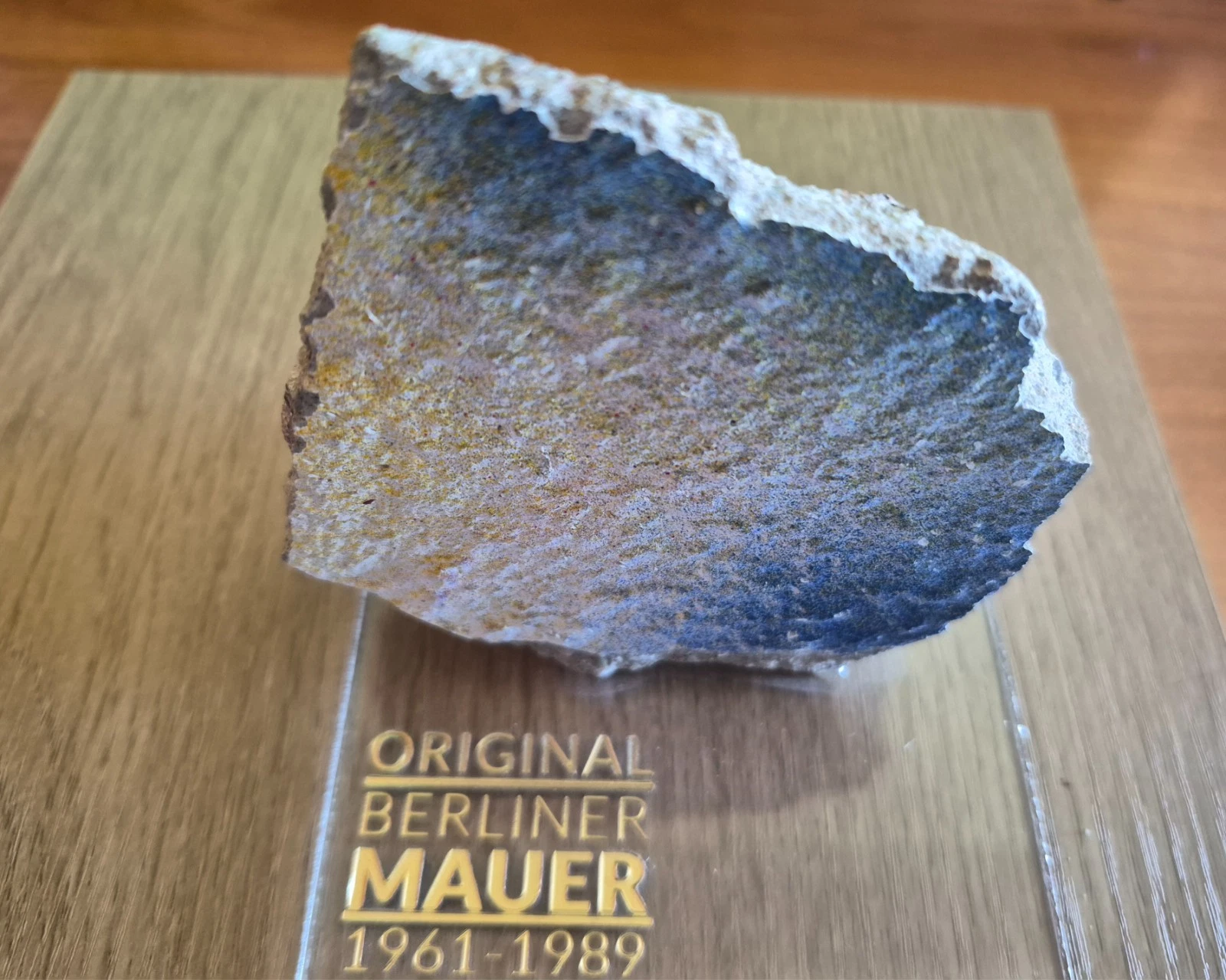 Original Very Large 9 cm Piece of the BERLIN WALL on Perspex Display + COA - Image 3
