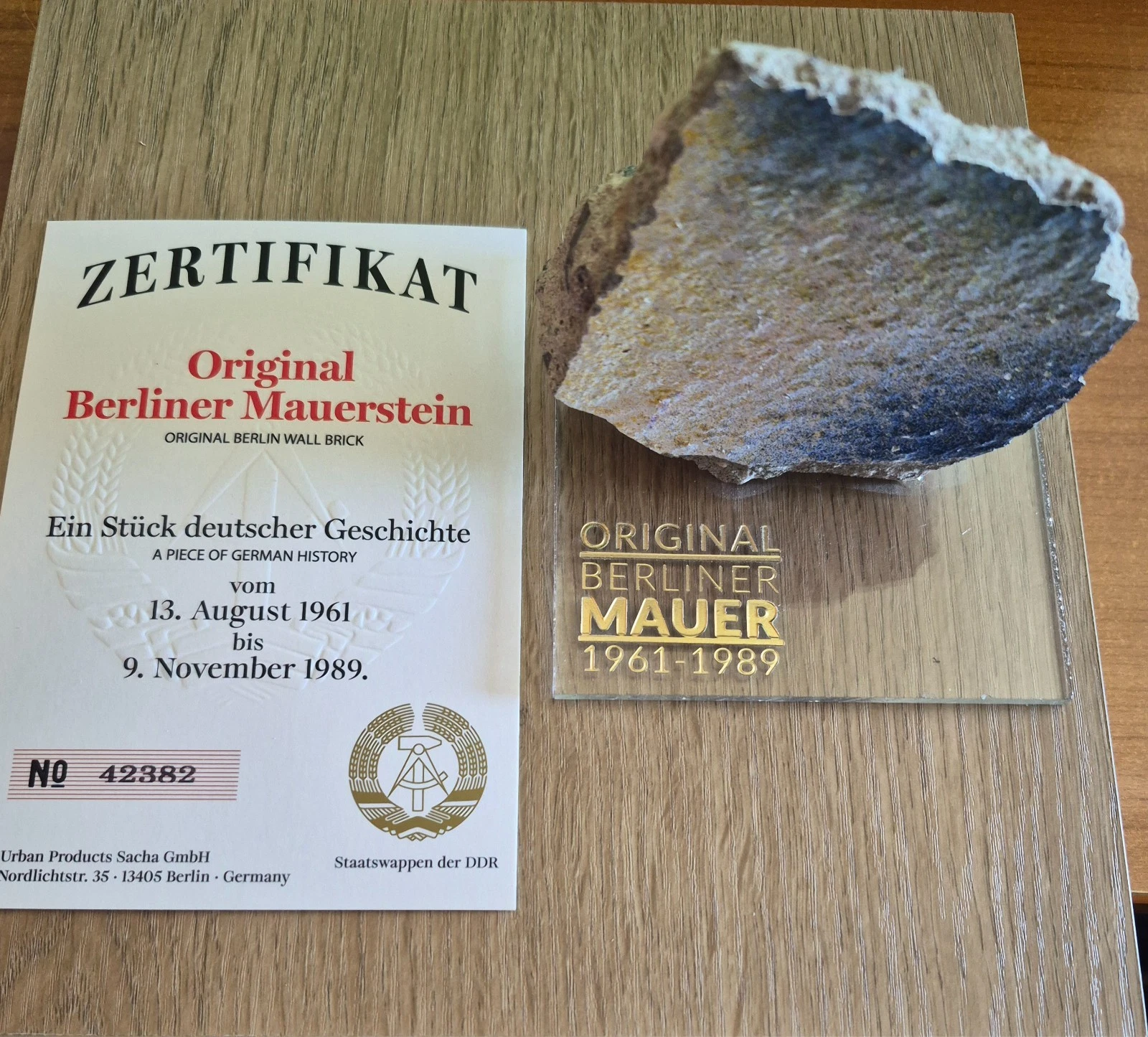 Original Very Large 9 cm Piece of the BERLIN WALL on Perspex Display + COA - Image 2